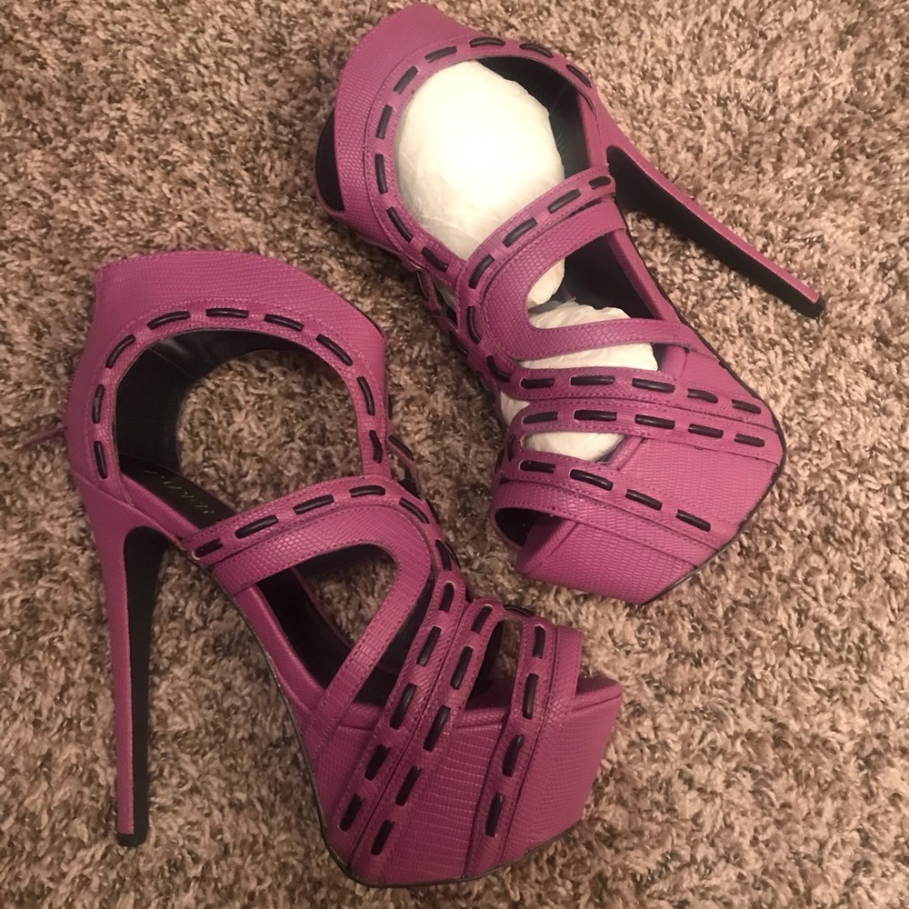 Magenta Platform Pumps